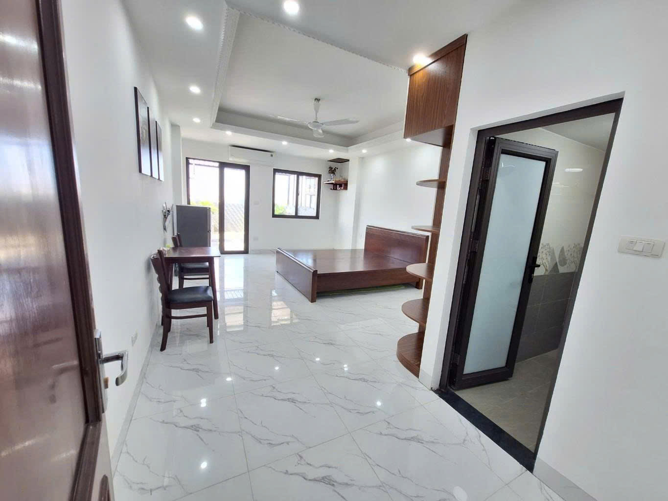 Gà đẻ trứng vàng, Doanh thu 1 tỷ/ năm. Bán tòa CCMN Nguyễn Đức Cảnh 88m 8T thang máy. Giá hơn 21 tỷ